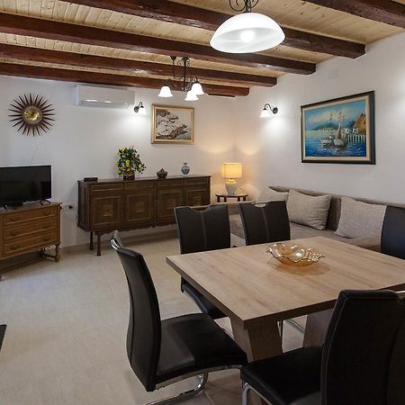 Holiday Home Nika Omišalj Екстериор снимка