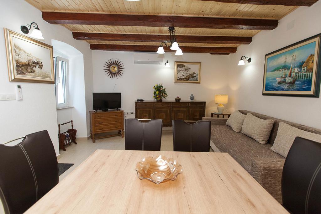 Holiday Home Nika Omišalj Екстериор снимка