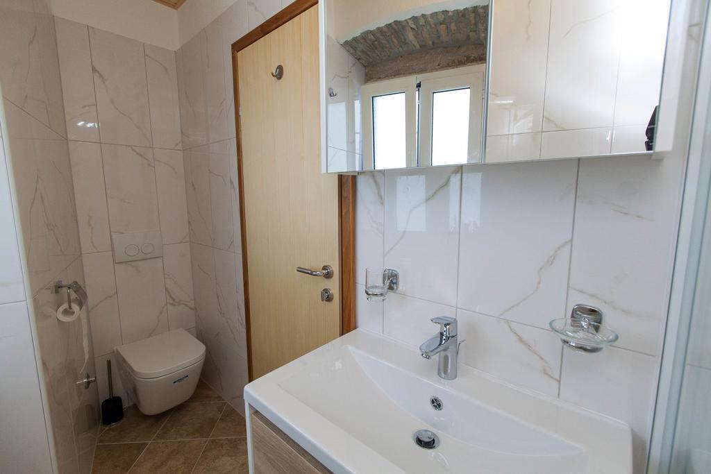 Holiday Home Nika Omišalj Екстериор снимка