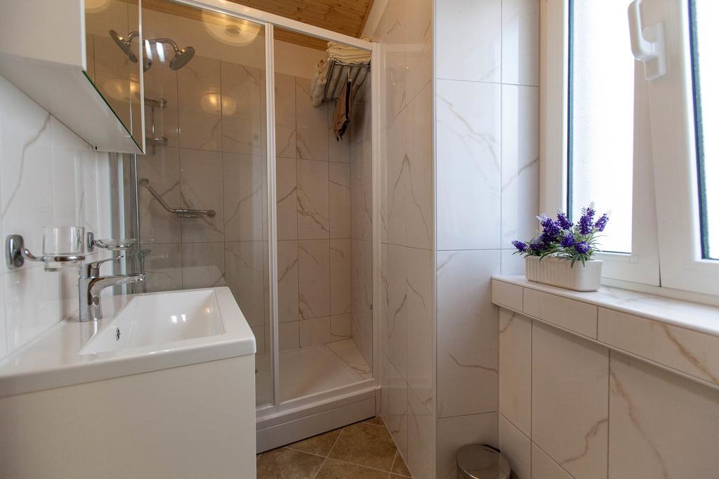 Holiday Home Nika Omišalj Екстериор снимка