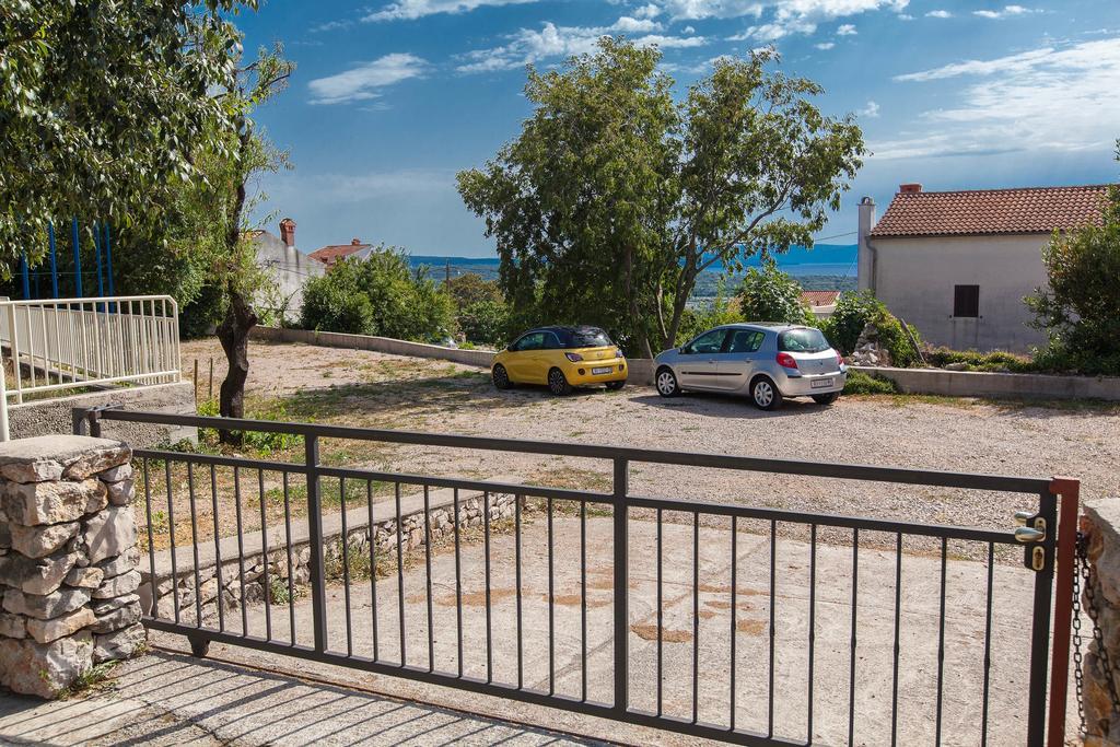 Holiday Home Nika Omišalj Екстериор снимка
