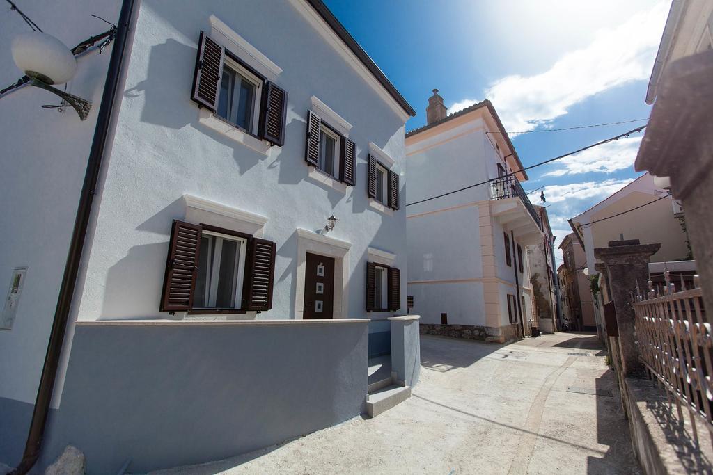 Holiday Home Nika Omišalj Екстериор снимка