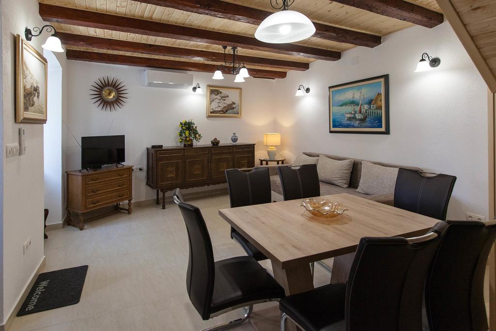 Holiday Home Nika Omišalj Екстериор снимка