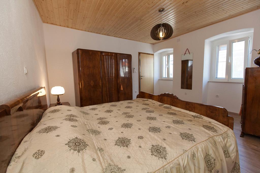 Holiday Home Nika Omišalj Екстериор снимка